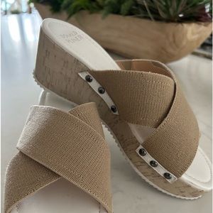Donald Pliner 8.5 summer stretch wedge